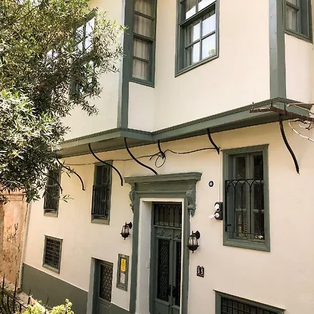 Kastoria Tarihi Konuk Evi منزل للإقامة *